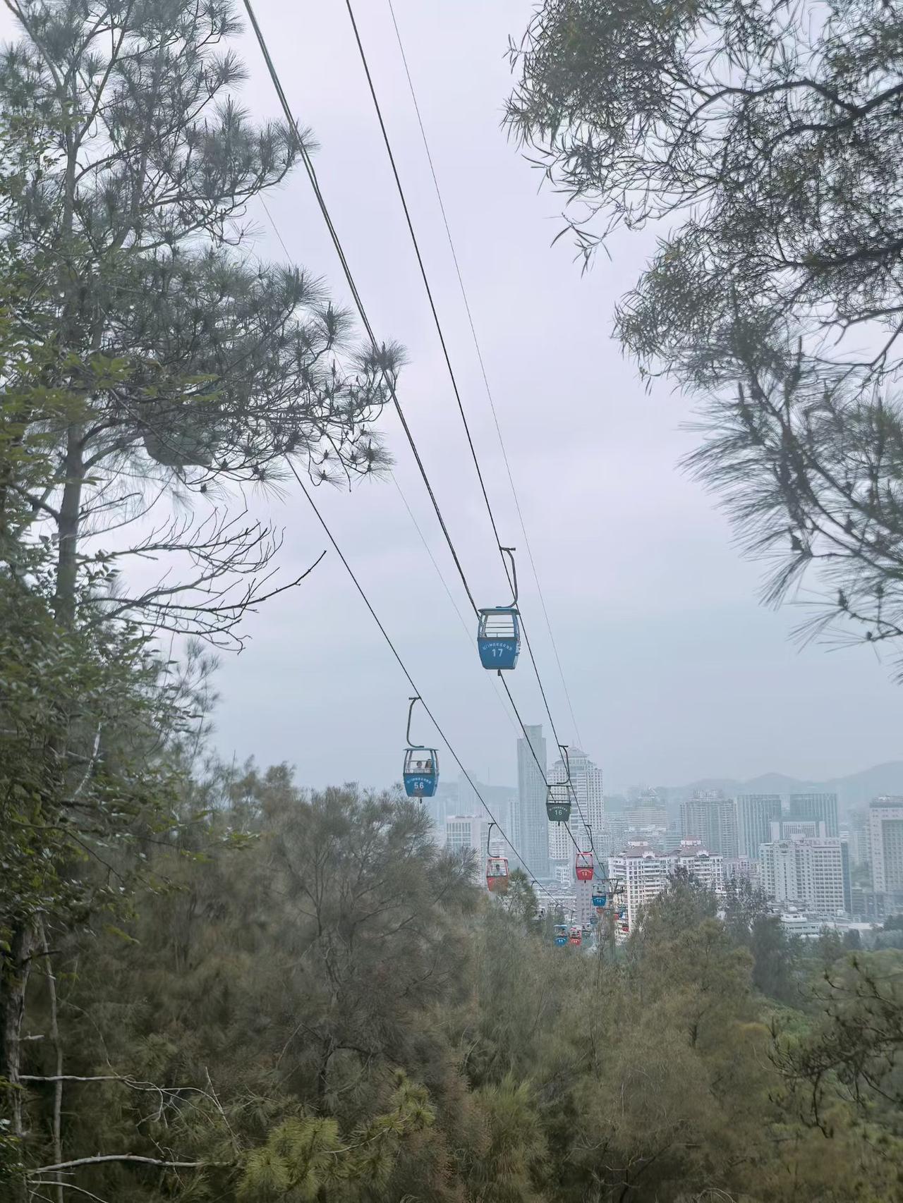 你认为的爬山是怎样的呢？
​是一次赶路完成任务；
​是一次相伴；
​还是一次户外