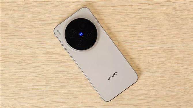 vivo X500 新增重磅成员:首发满血天玑 9600 Pro 处理器