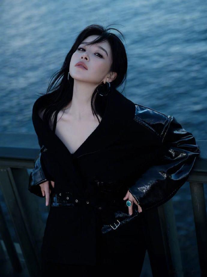 阚清子巴黎看秀美我一大跳阚清子好美的脸 巴黎看秀美我一大跳，好美的脸 ​​​