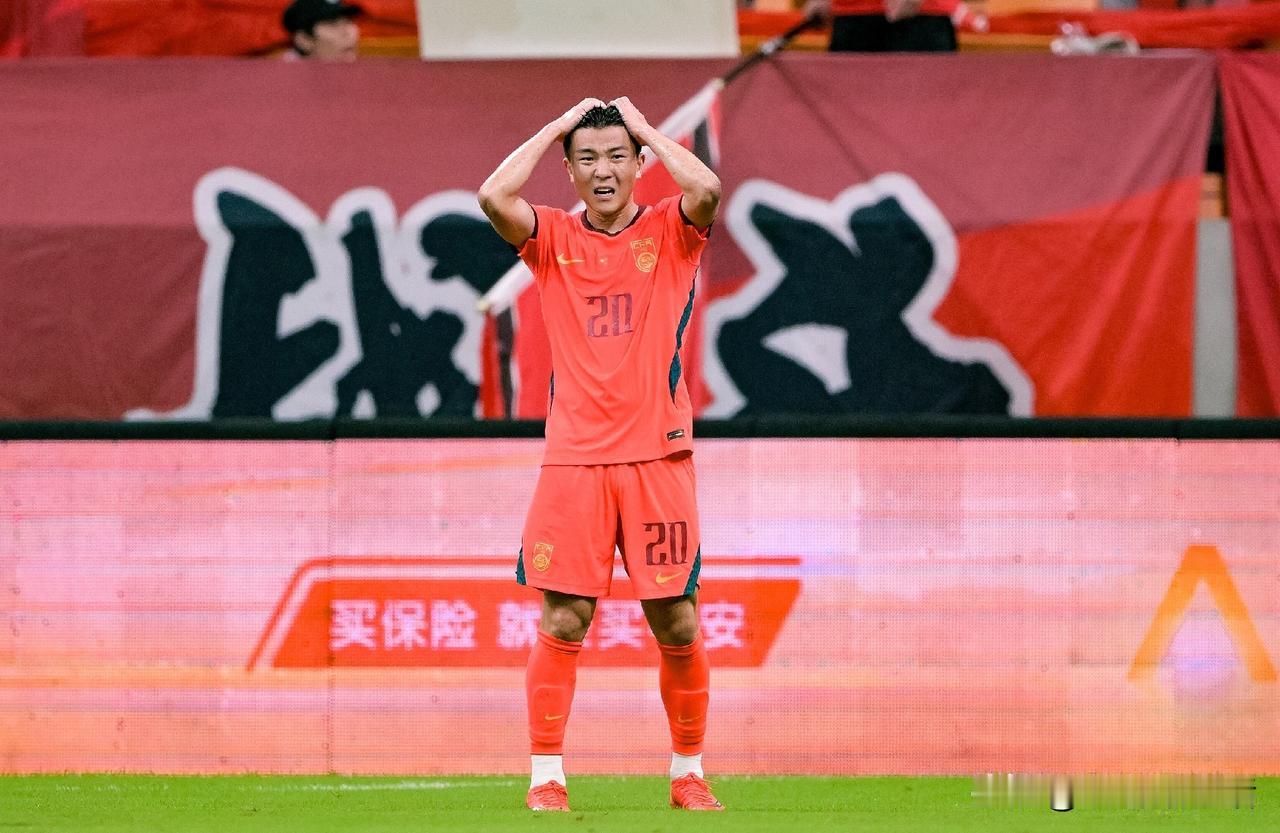 中国男足0-5输给巴勒斯坦。
说实话，中国球迷素质极高，从来没有因为输了球而怪罪