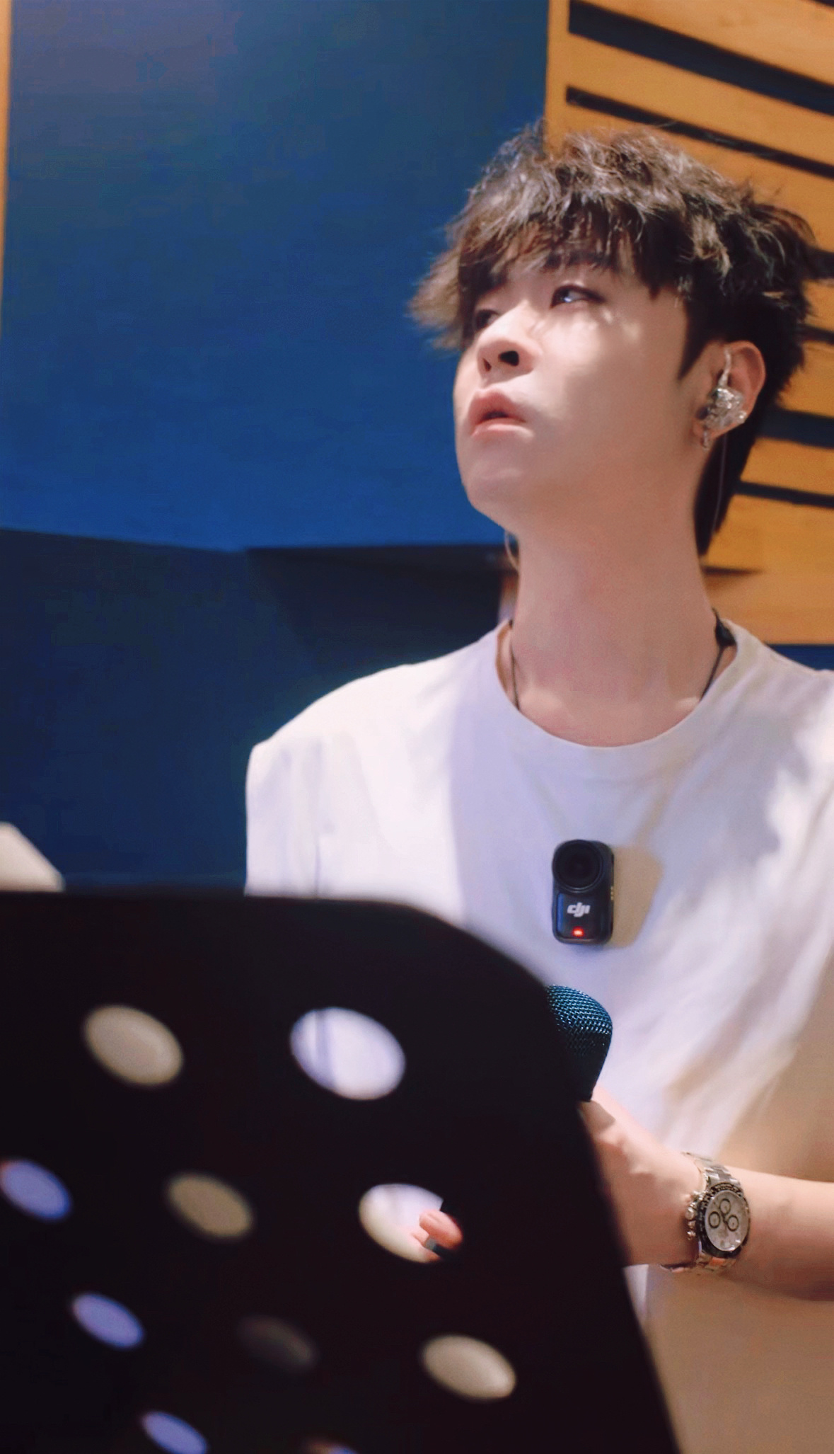 不是有大疆吗？工作的时候能不能随时给磊戴上多拍点素材多多营业啊