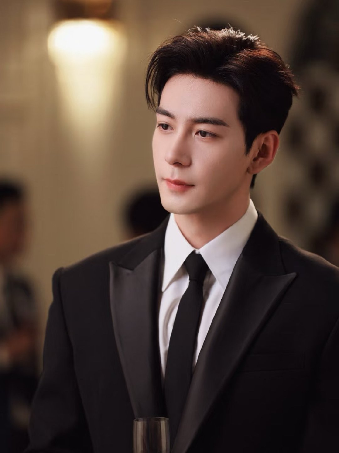 关晓彤确认出演红掌电视剧《红掌》主演：关晓彤、陈星旭出品：腾讯视频天芃工作室群导