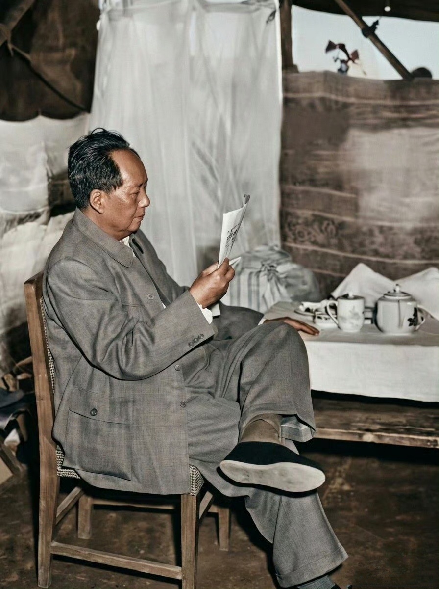 我不说好多人可能还不知道，就是这位穿着破烂，意志坚定的站稳了广大群众立场，而非少