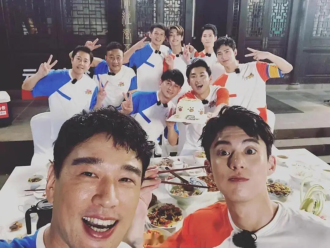 王彦霖凭借宇文怀翻红了，在元气满满的哥哥也很搞笑，可惜第一季的阵容聚不齐了🥺 