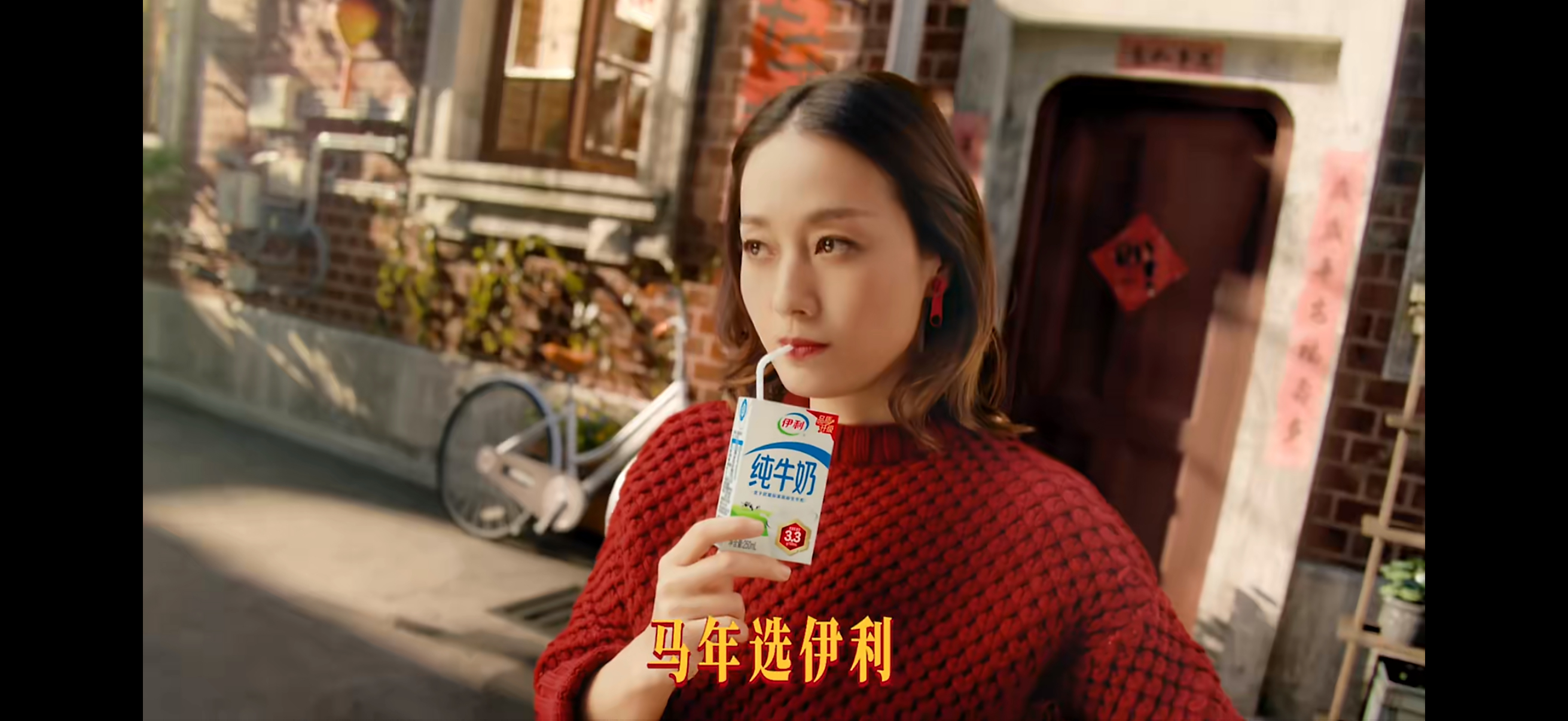 过了腊八就是年，眼见着春节就要到了，小时候期待的是张灯结彩，烟花爆竹，新衣服还有