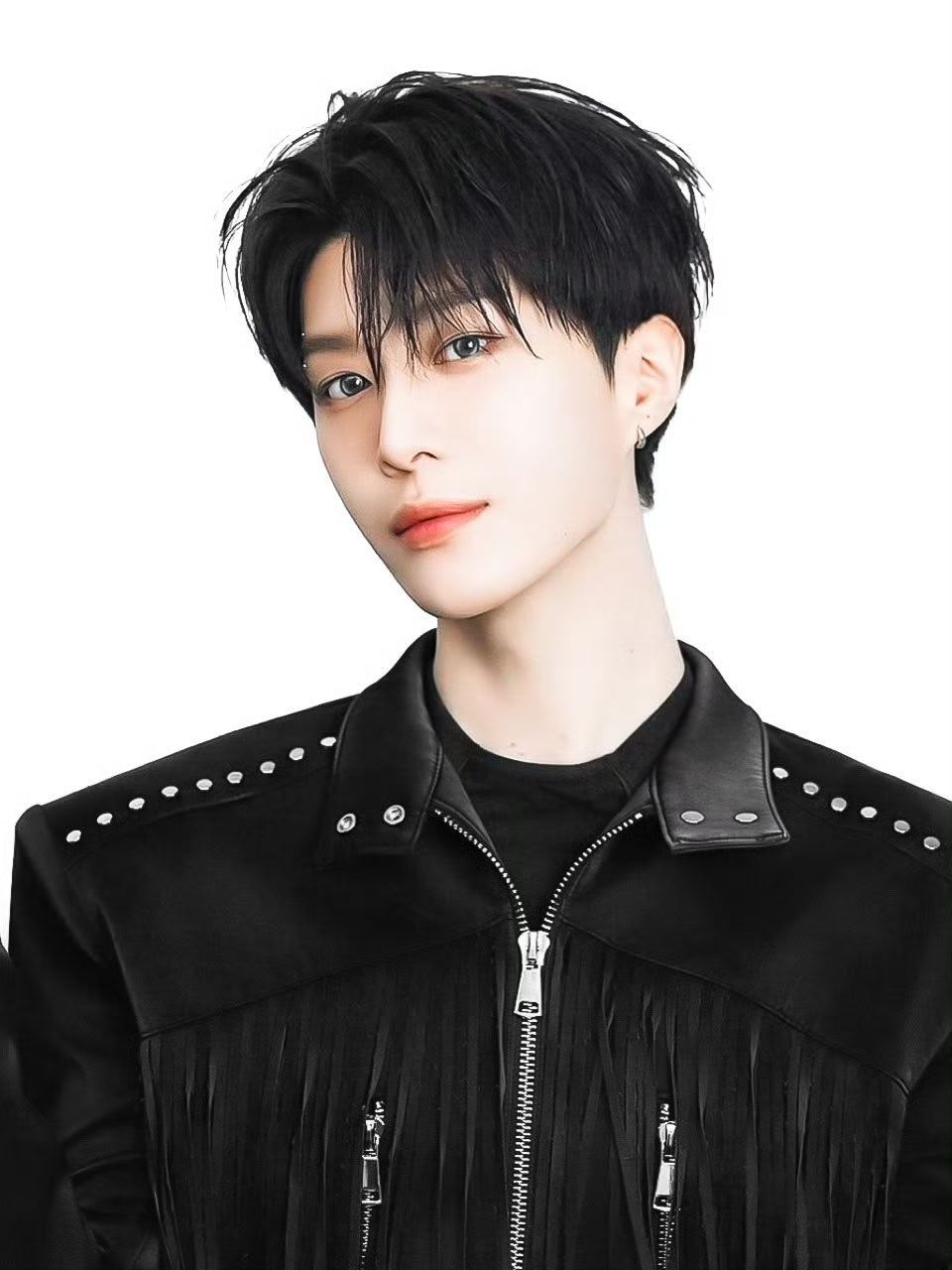 范丞丞出道8周年营业    八年成长，写真为证，应援随行，暖意常在。 