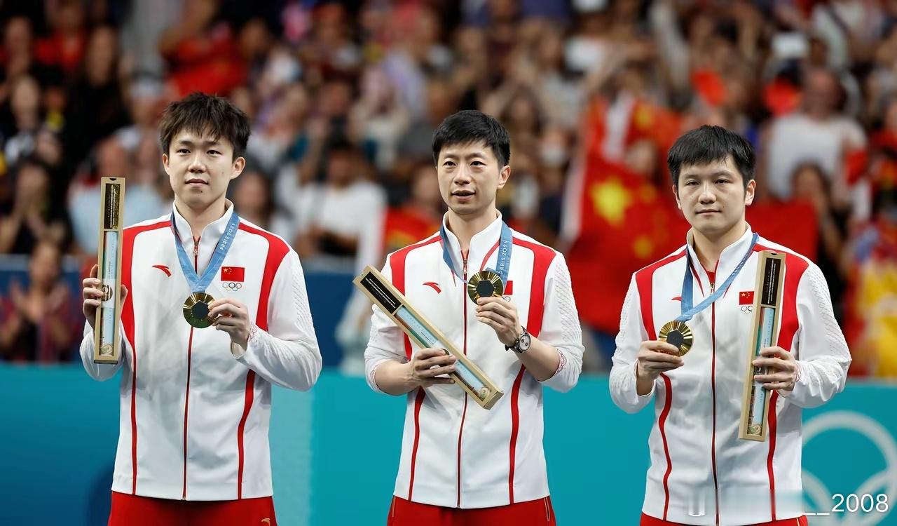 我觉得樊振东从一开始就不应该离队。他不离开的话，在樊振东和王楚钦双核体系下，林诗