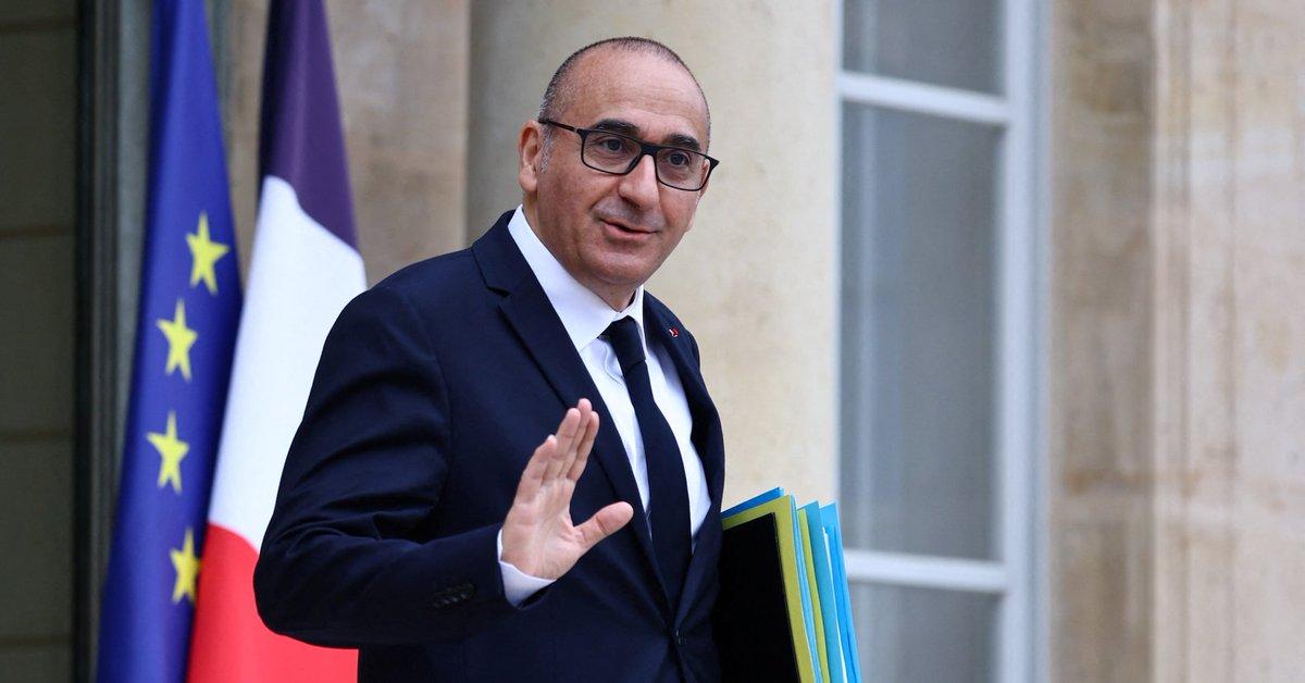 [To learn English]
Paris will hold its a