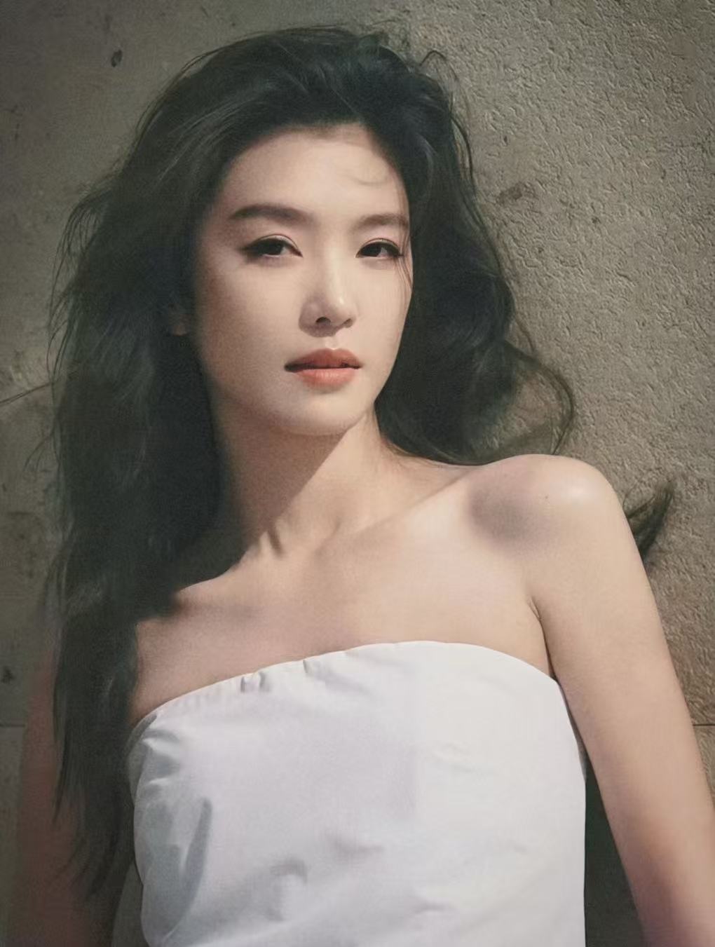 李云霄最受传媒关注女配角 恭喜李云霄！《镖人：风起大漠》这个女配拿得实至名归，演