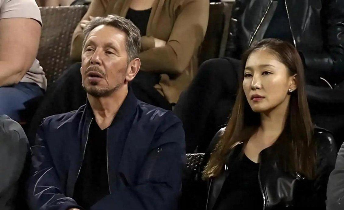 能够让那个身边围绕的都是莺莺燕燕的男子将目光停留在自己的身上，这个东北女孩儿说实