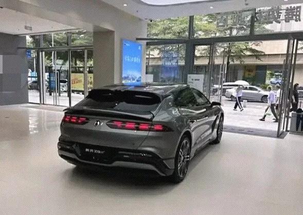 记住买车口诀，买车不纠结：
要排场――买奔驰
要豪华――买宝马
要玩命――买特斯