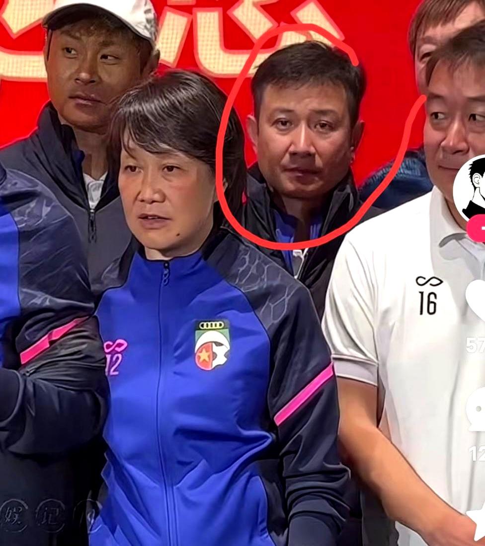 说实话，现在看到文章，真的有点认不出来了。
才41岁，人憔悴了不少，最近活动上还