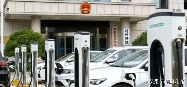 命令来了，没有任何讨价还价的余地：党政机关、公立学校、医院，甚至是政务大厅，哪怕