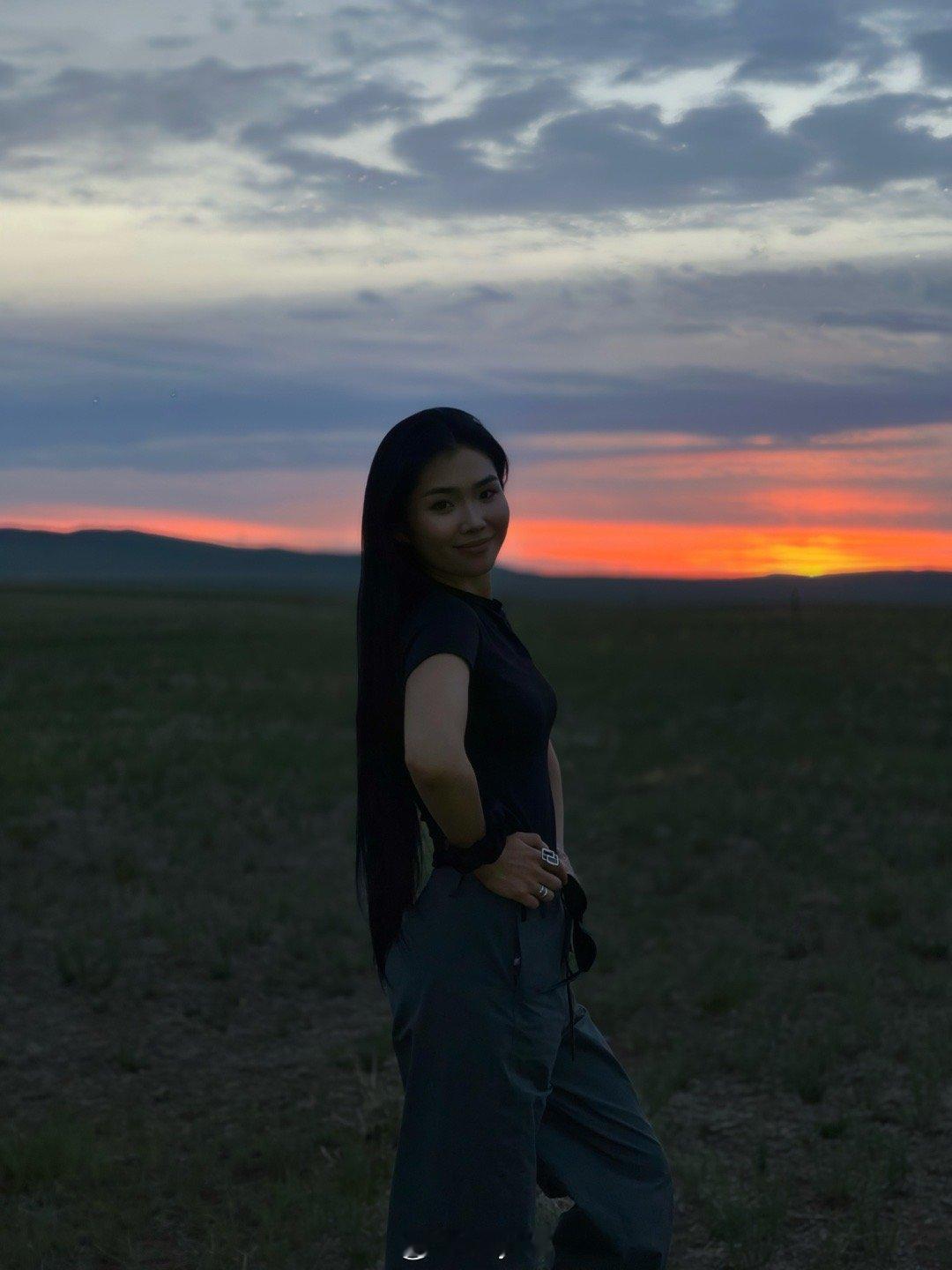 🌄🫆🧏🏻‍♀️🌧️🔖💜 ​​​