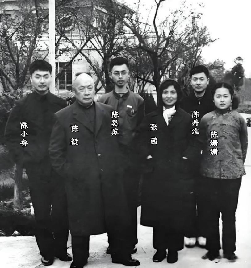 1964年陈毅携妻子以及四个孩子回到四川家乡！

这张珍贵合影拍摄于1964年2