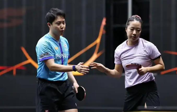 林昀儒和郑怡静第四局一路打到10比3，冠军奖杯几乎已经揣进兜里，竟被韩国组合林钟