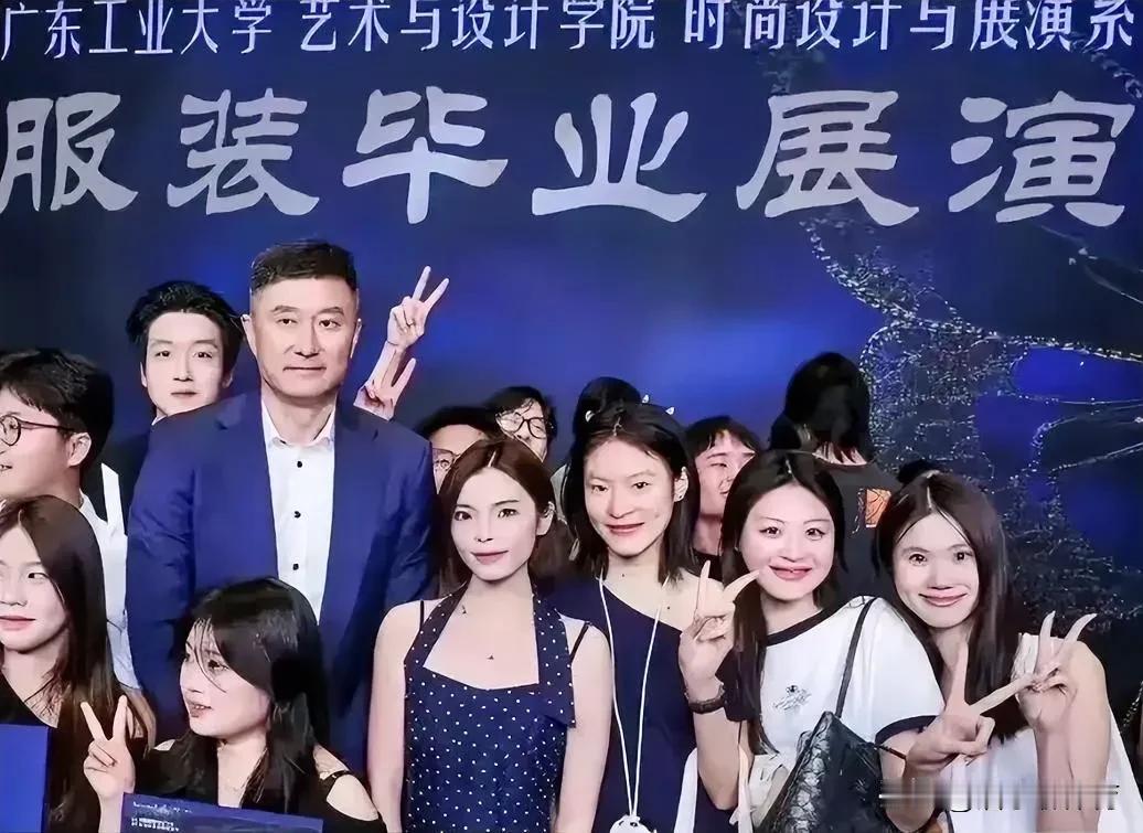 杜峰杜指导用一句流行语来形容很恰当，就是最近比较忙！自己的弟子在二沙基地刻苦训练