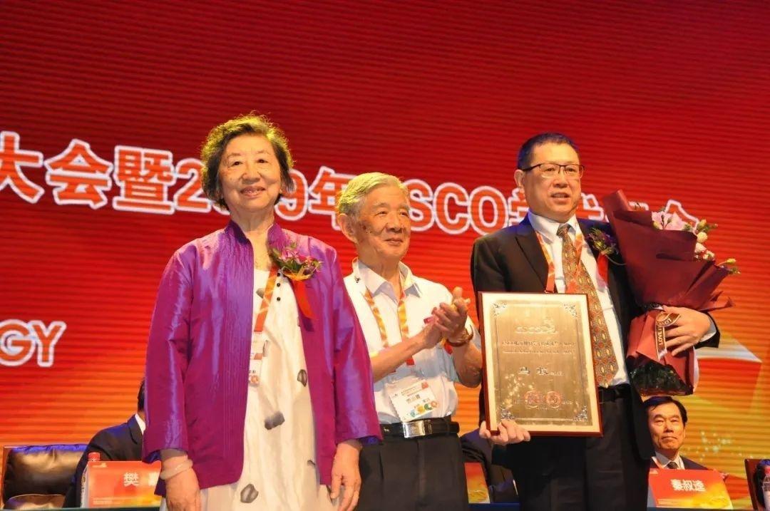 加州州长的一句话震动全球！加州州长纽森曾直言：“不要眼红中国的成功！中国越强大，