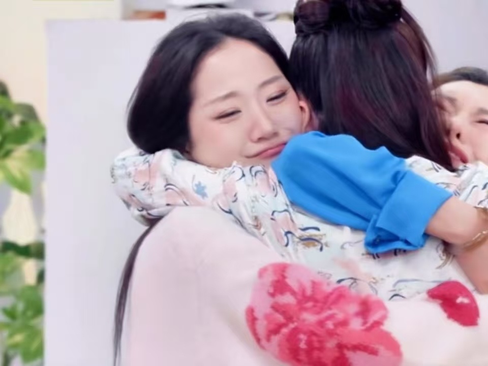 者来女重返浪姐图雅万千惠泪奔 者来女回来了，乌兰图雅万千惠泪奔。者来家族，眼泪里