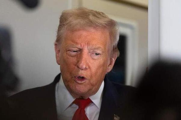 美国白宫公布的一份财务披露文件，透露了特朗普总统今年上半年的金融操作情况，其中数