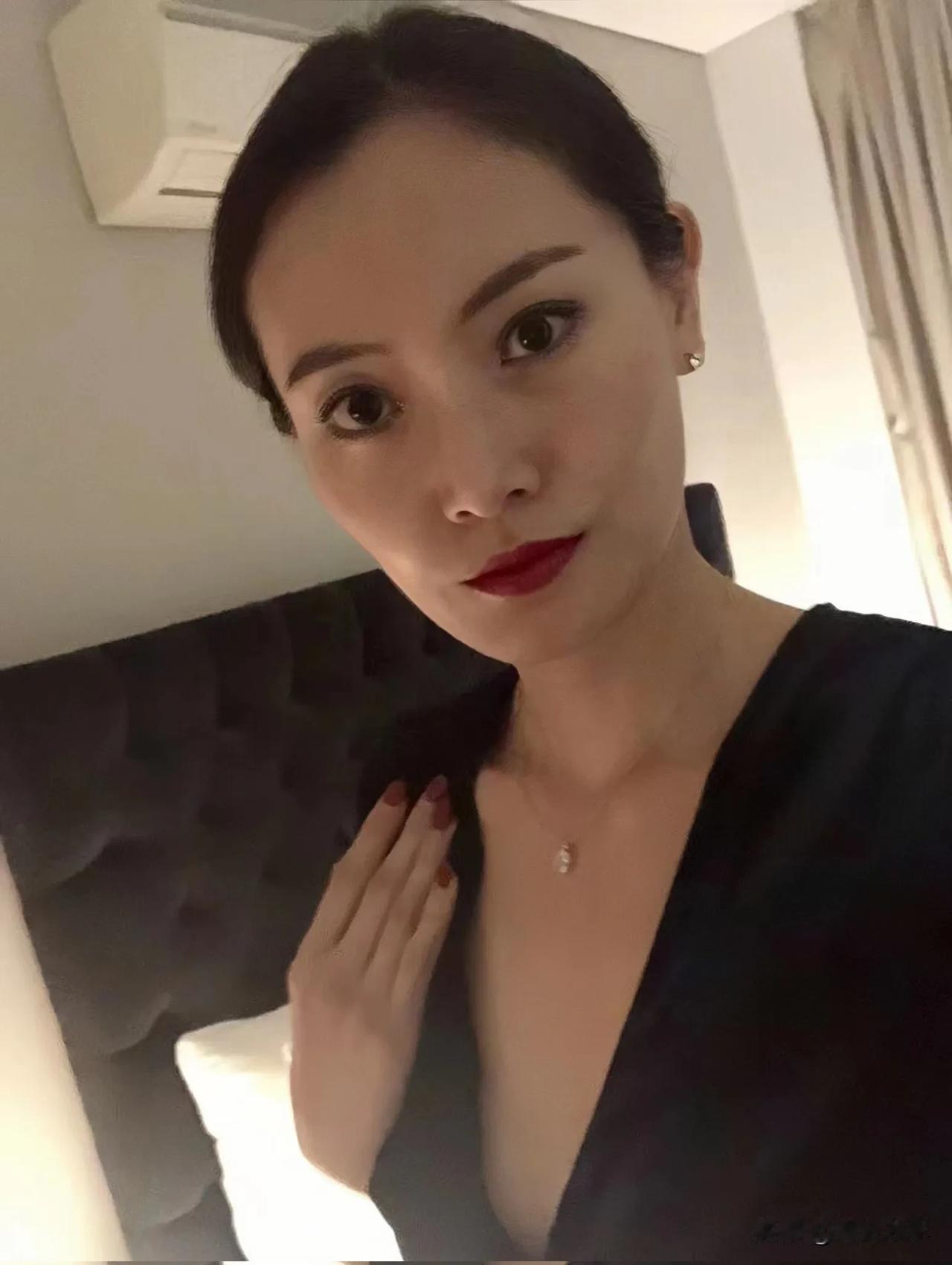 黑丝熟女#高雅气质美女# #高清美女# #美女人像群#