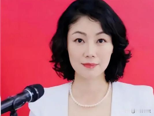 中国最贵的女秘书：年薪849万，虽已年近50岁了，但看起来就像是个少女。她就是女