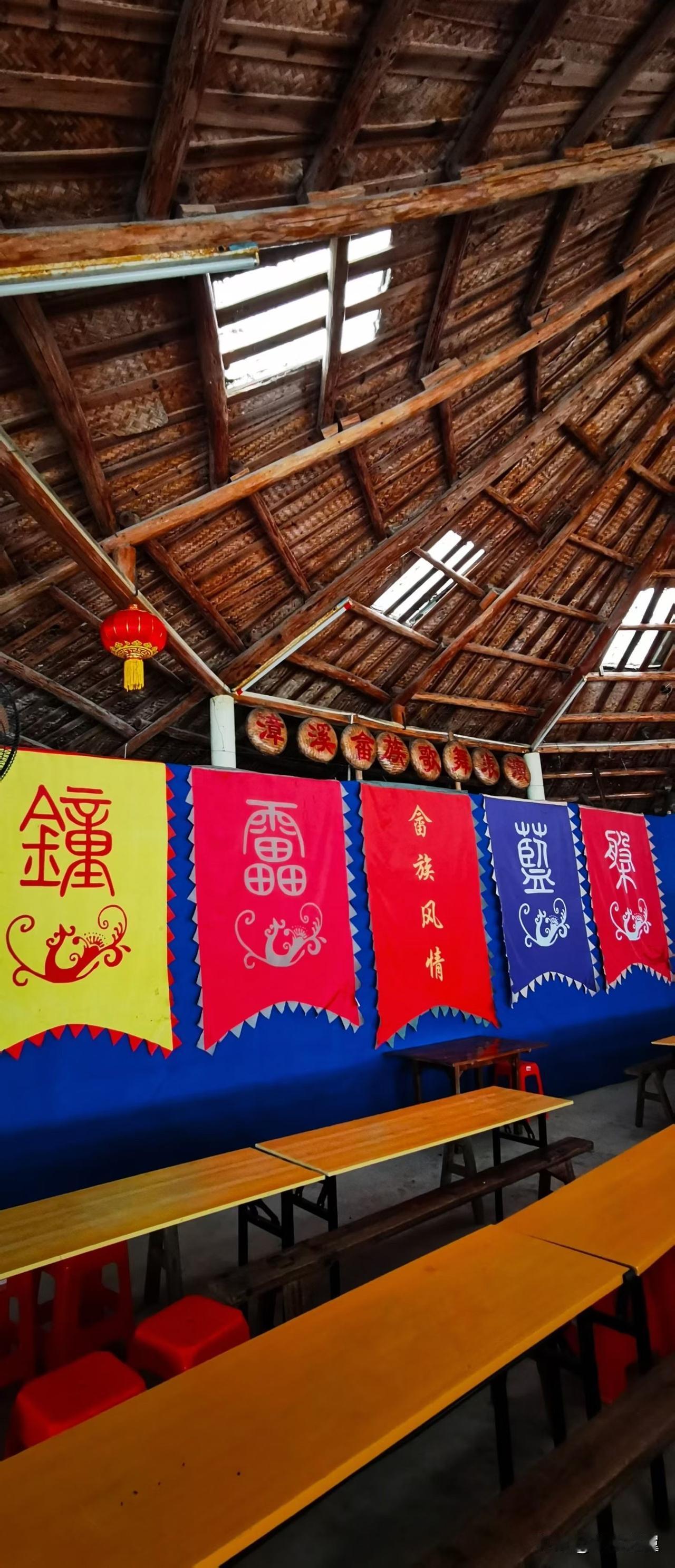 【小对联】
上：握手；
下：……？