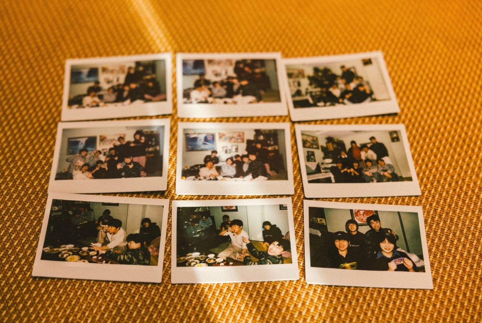 五花八们一周年歌曲发布来往的人五花八门～大家都要天天开心 小五花越来越好！ 