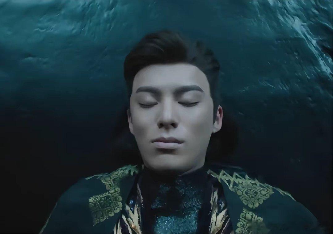 浸泡在十公升的水里忧郁