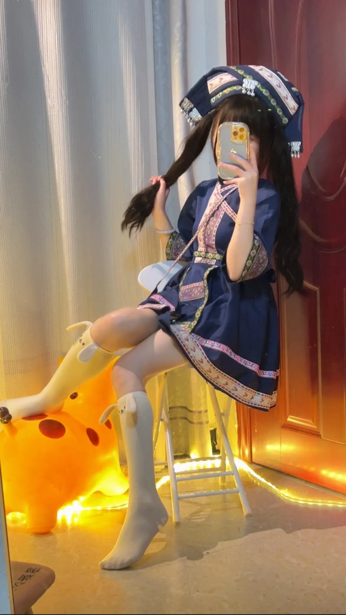 女士您好，这里不允许蹲着拉屎的哦～