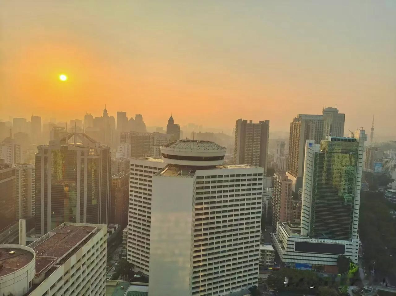 12月的第一份霞光
不将就自己
不敷衍生活
平淡的生活也要快乐
加油[加油加油]