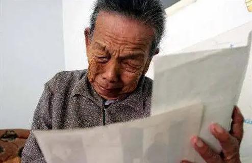 1945年，哈尔滨一对夫妇收养日本遗孤，40年受尽辱骂和白眼，不料养子回日本后却