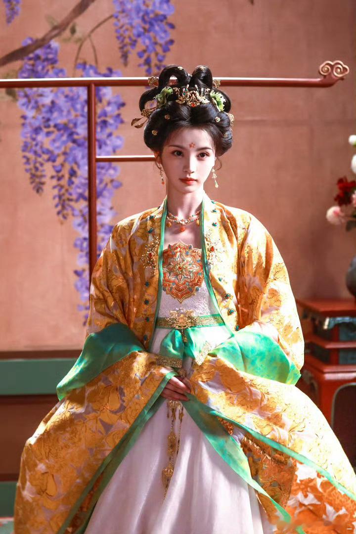 真假武祯田曦薇的武祯县主简直是"精分"现场！人前是贵气小甜甜，妖后秒变眼神鲨女王