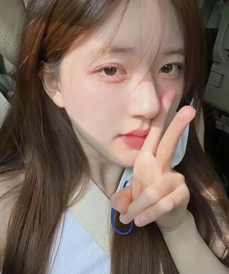 赵露思的新歌《BVB》引发手势舞热潮，百万播放量背后有何秘密？

随着赵露思新单