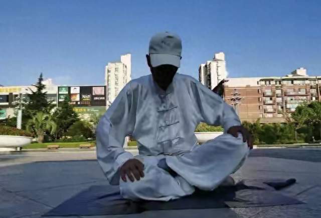 舌尖顶了三年上腭，结果口干舌麻，老师傅一句话点醒我