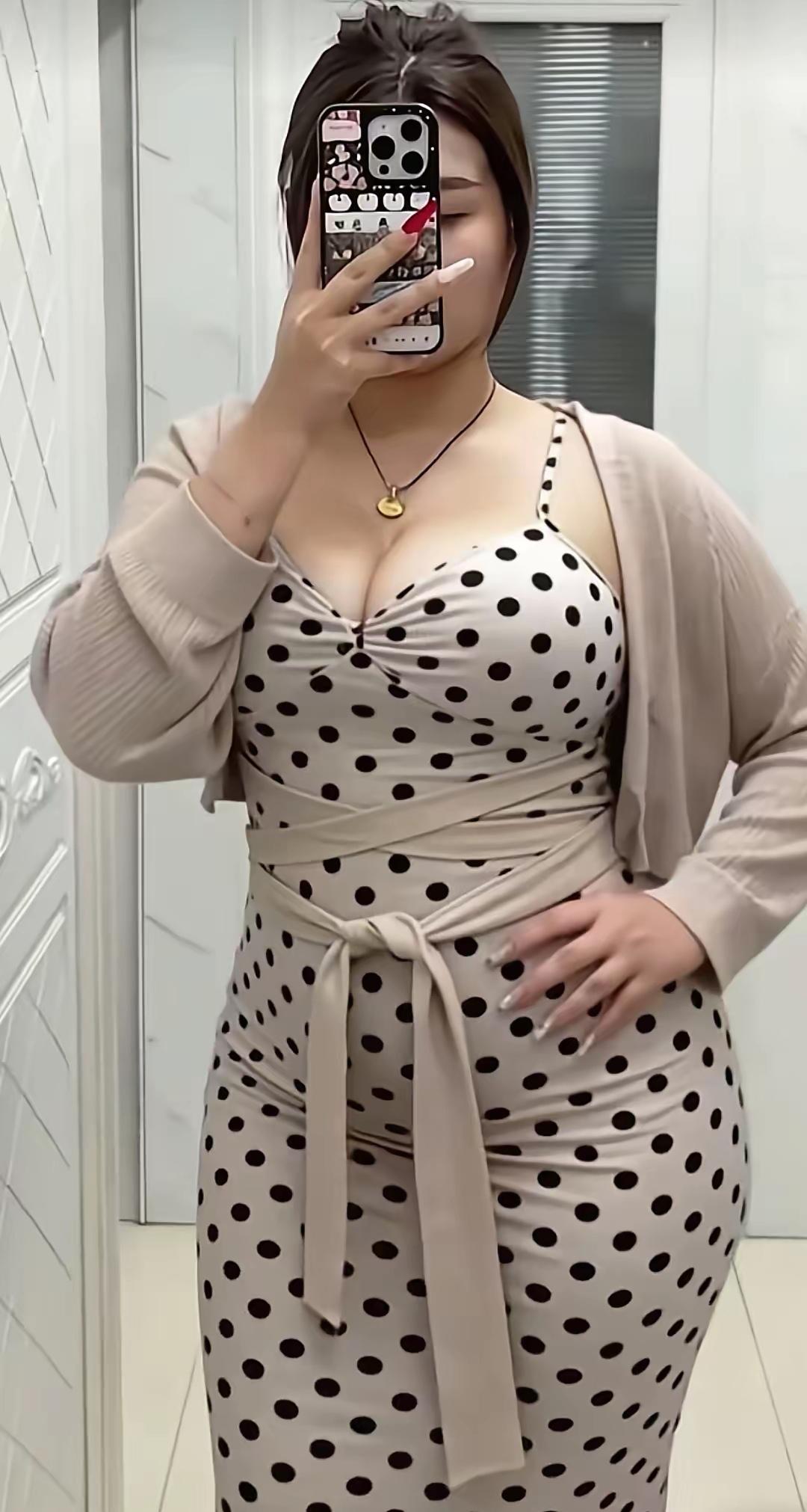 这身打扮真显身材，好有气质！