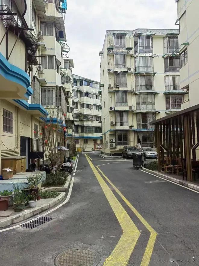 #老旧小区改造# 说这个话题本来人的心情是很好的，但是看到改造后的结果令人很失望