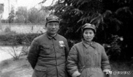 离休8年的大军区政委，被中央紧急召回，妻子拦都拦不住！
 
他从大军区政委职务离