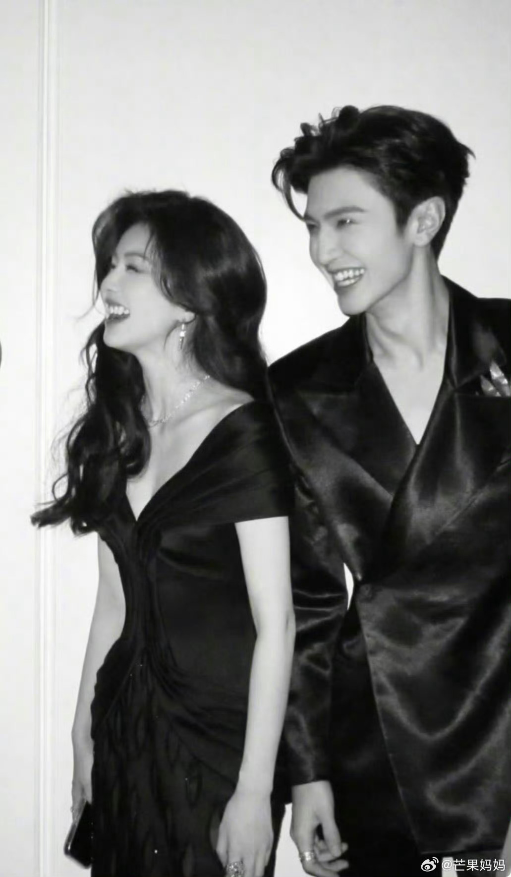 突然发现，这几张神图都有个共同特征，白鹿 