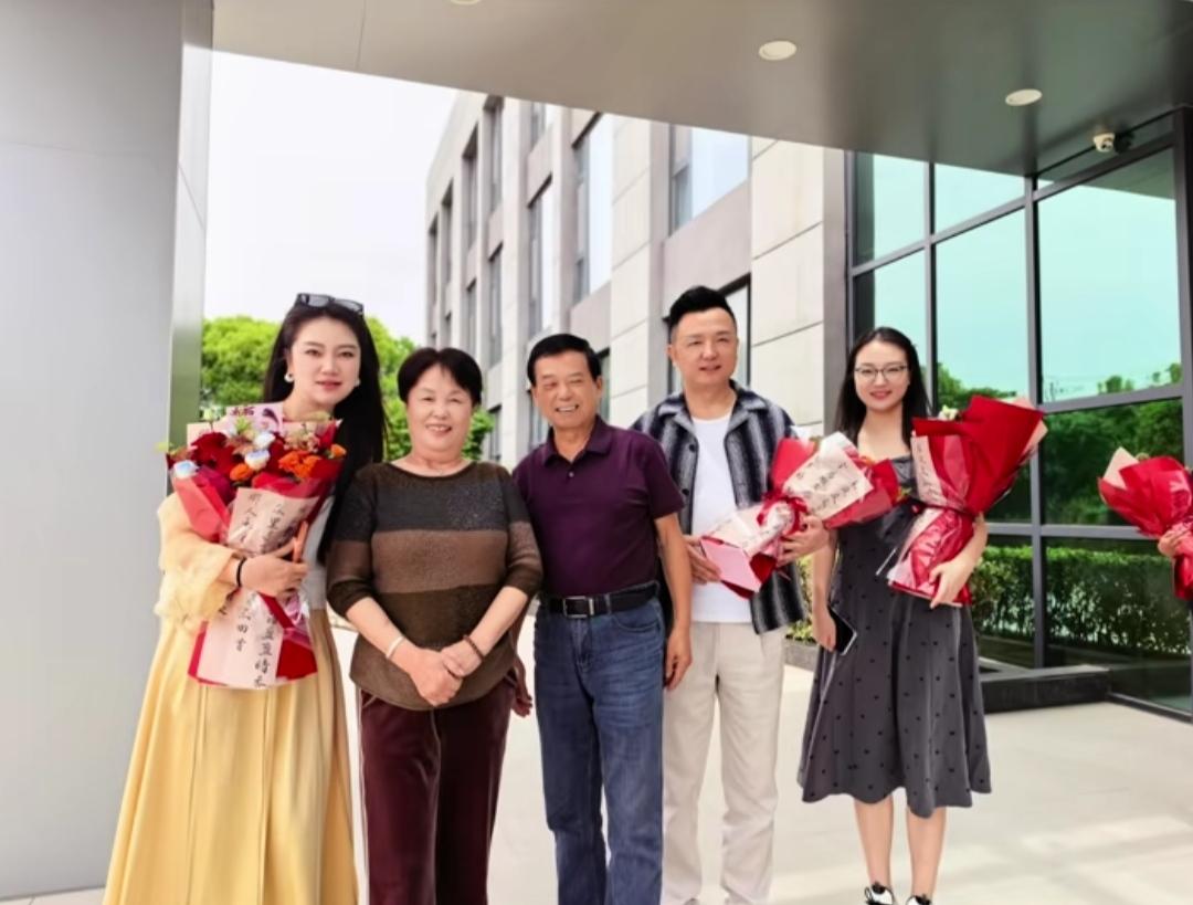 昨天下午，九哥团队、心愿团队以及潘潘团队在科林线缆企业联合举办了一场文艺汇演活动