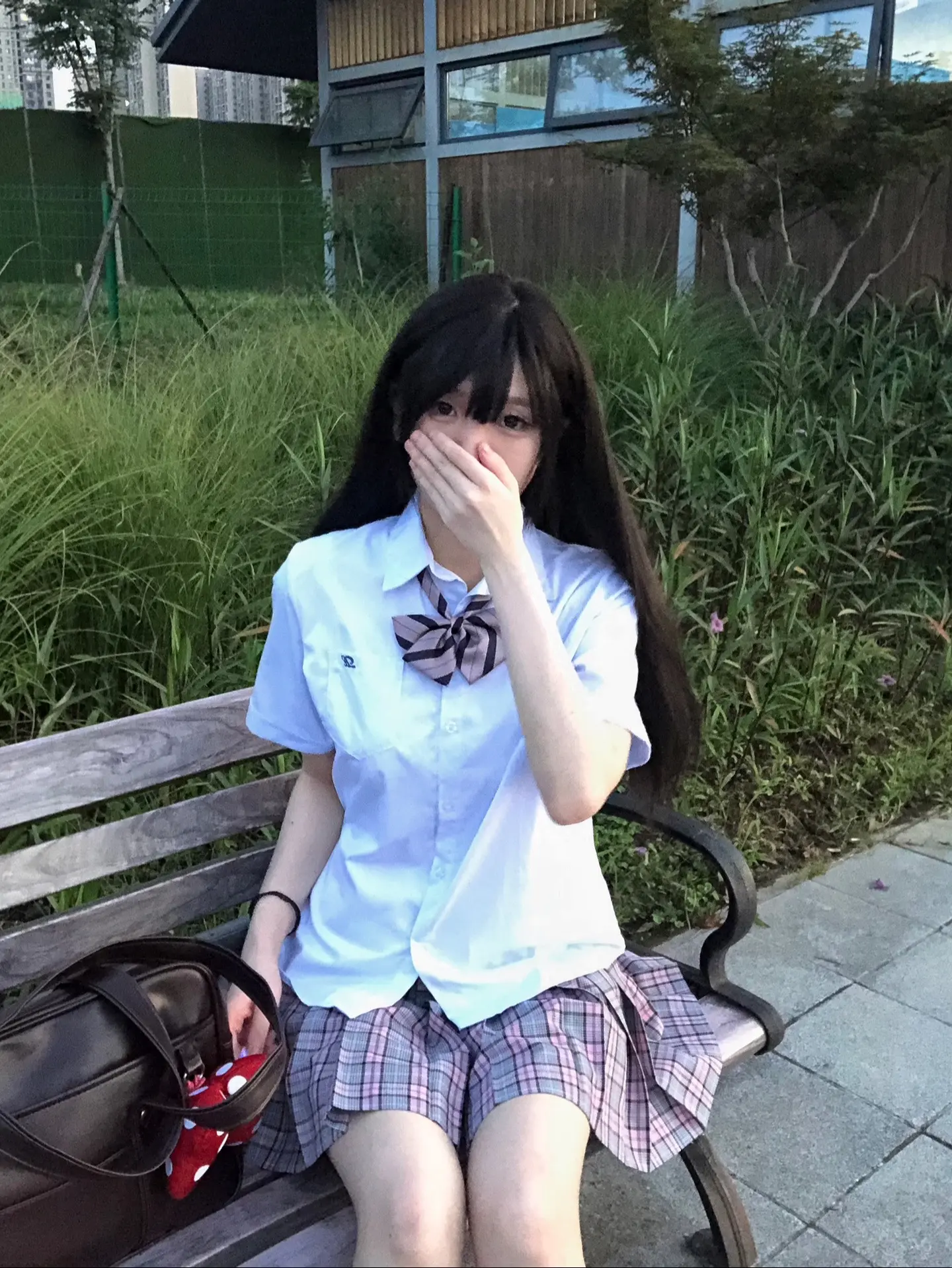 我把真心摆在你面前 你依然权衡利弊 心比天高 以为机会无限 从不珍惜眼前人