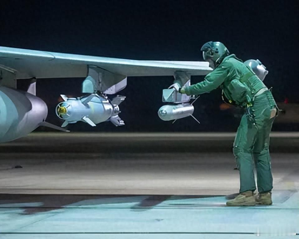 英法联合空袭叙利亚 1月3日，英国国防部表示，英法空军对叙利亚境内一处目标实施联