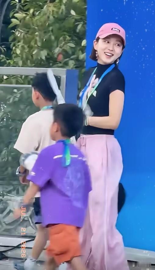 马龙会打乒乓球，我不羡慕，
马龙有两个帅气的儿子，我也不羡慕，
但是，当我看到赛