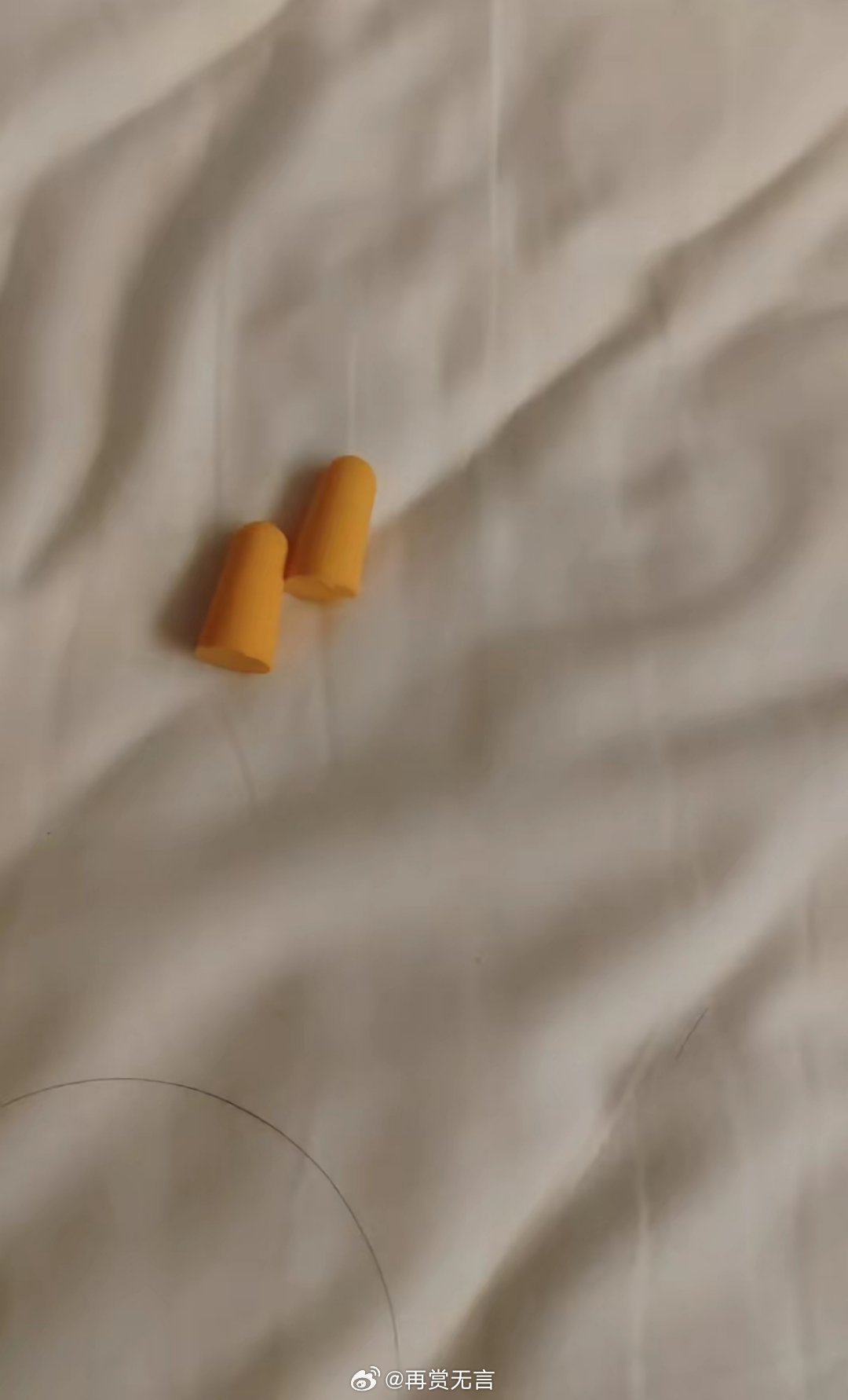 和女朋友入住酒店，请问桌子旁边提供的这个是什么？ 