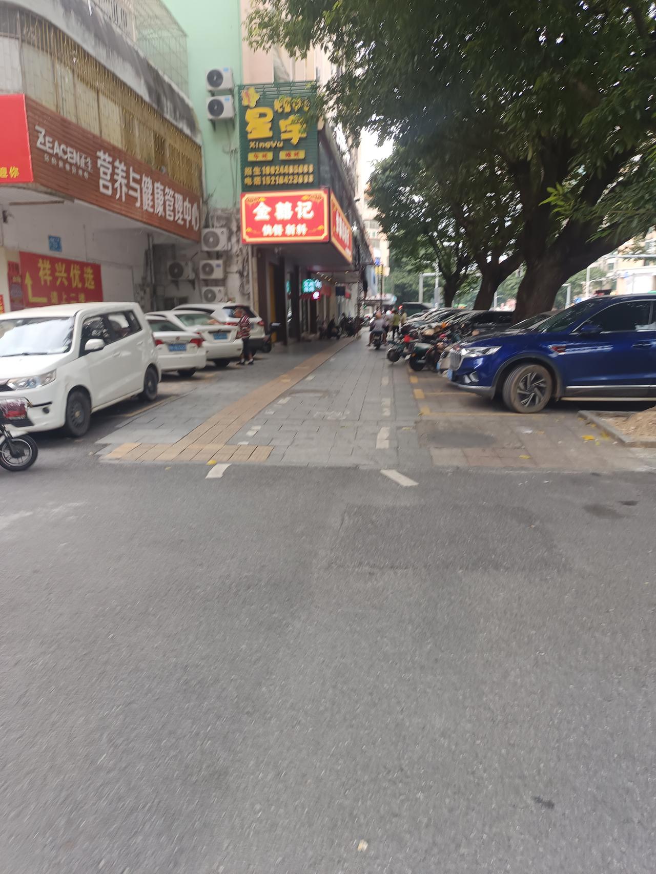 我终于知道了
为什么有人说现在经济不行
却依然有这么多人要开店



你敢相信吗