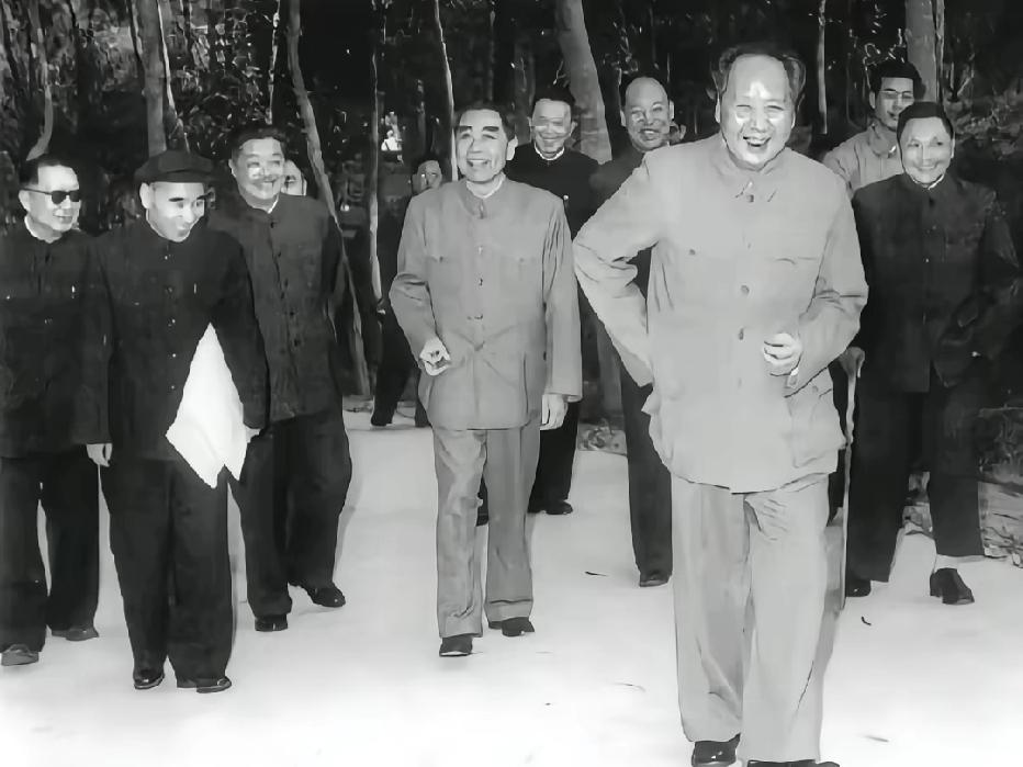 天下英雄如过江之鲫，人中龙凤举步维艰，致敬伟人们！