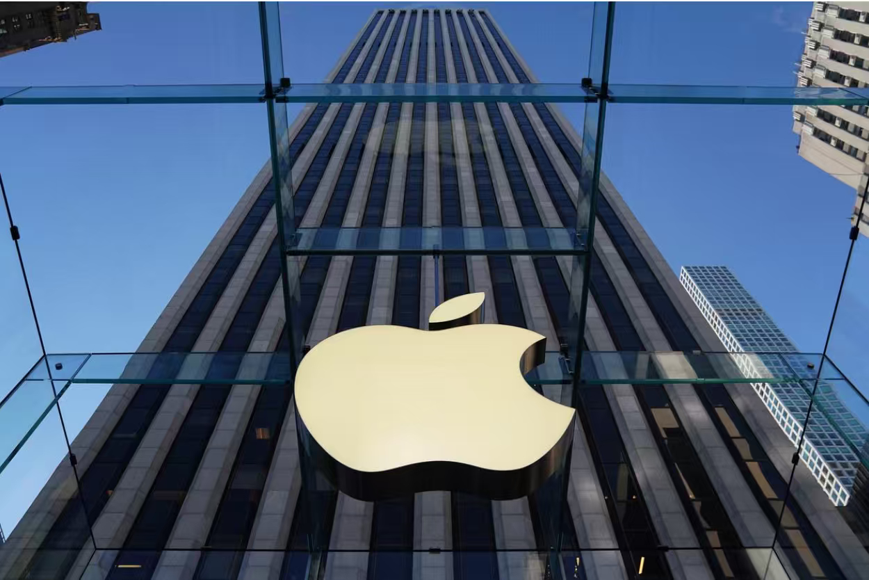 苹果店员也被涨价整懵了目前 iPhone 17 系列暂未涨价，门店工作人员也无法