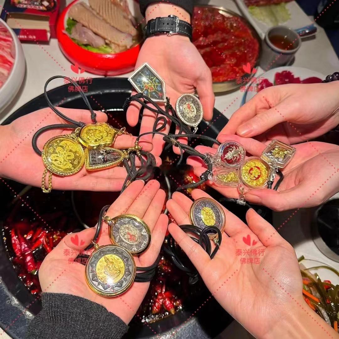 泽度金恭请秀人人必佩戴泽度金天神财运运势不佳时，等待是没用的世间万物讲究因缘，财