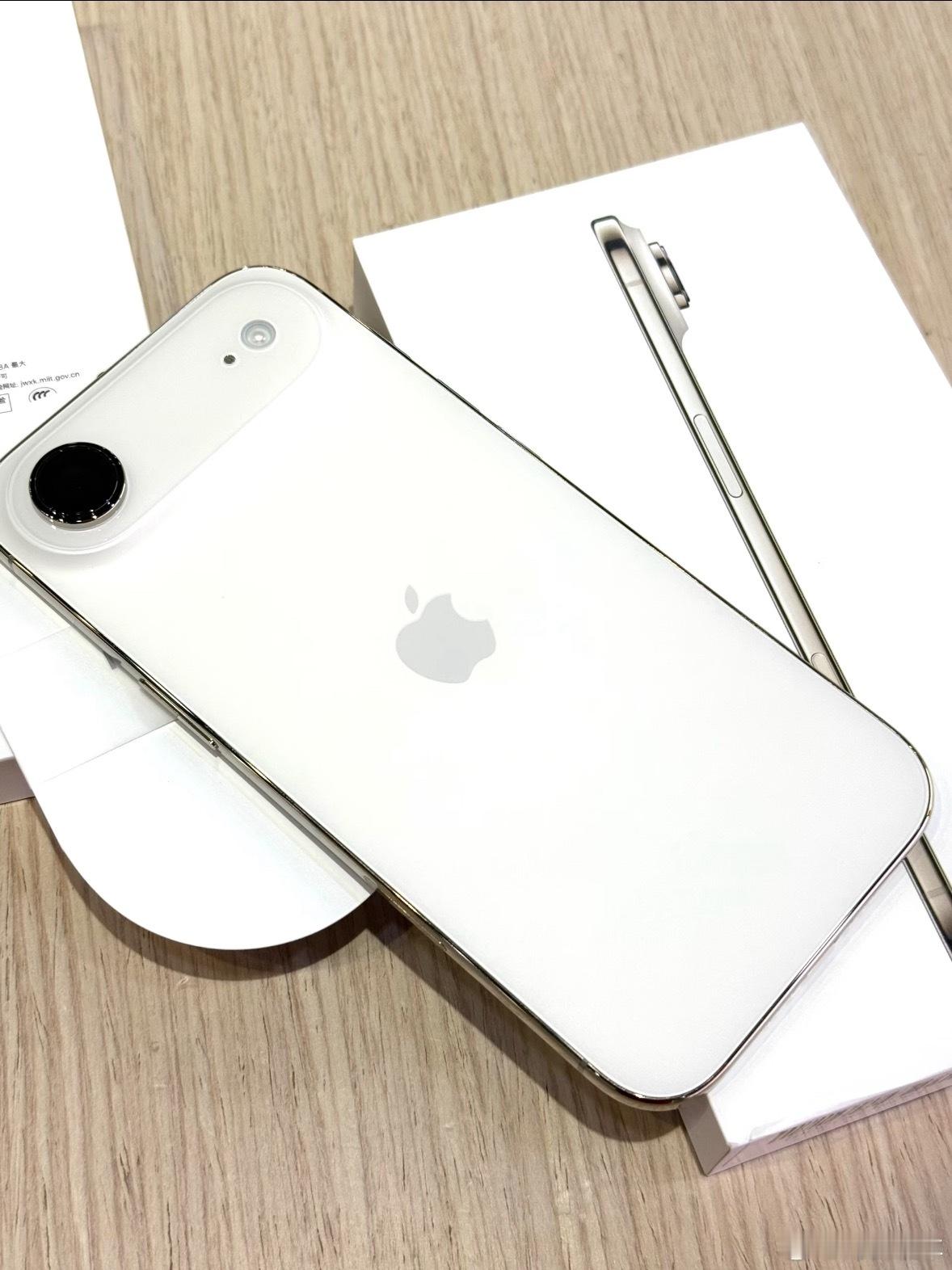 用户投诉iPhoneAir价格这背刺的有点太严重了，官方直降2000再加上国补直