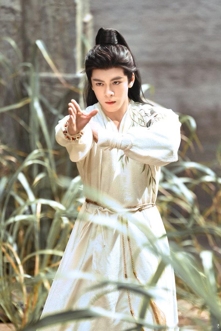 这个主题找曾舜晞演可真合适啊曾舜晞武拾光哭唧唧小龙真的会被武拾光戳中！曾舜晞演的